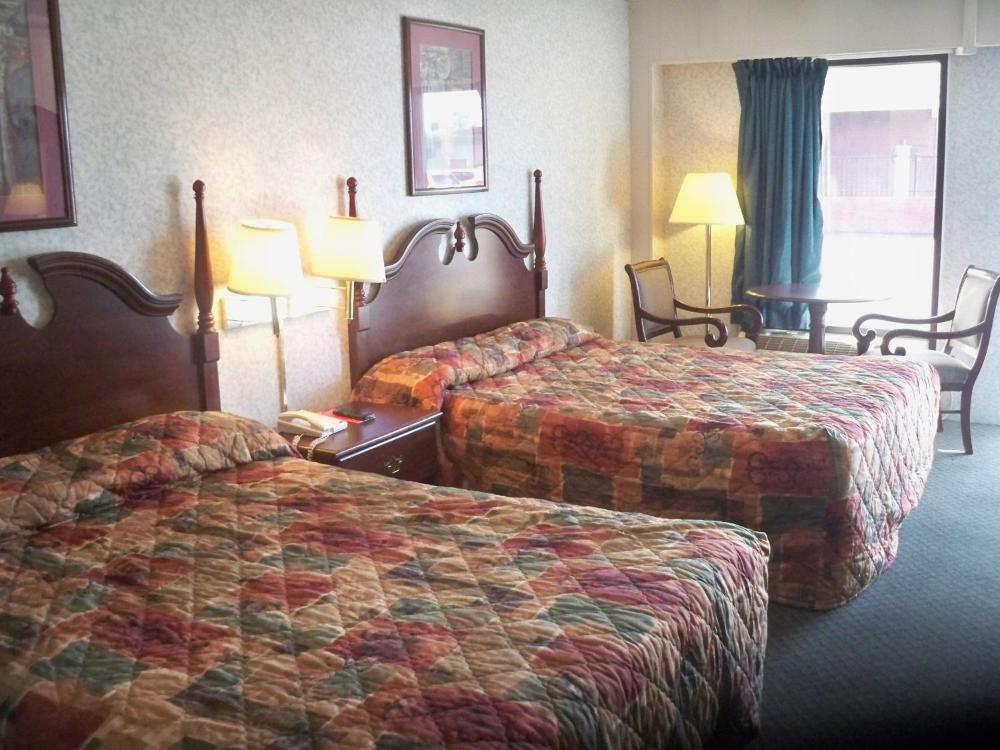 Queen Room - Non-Smoking interior